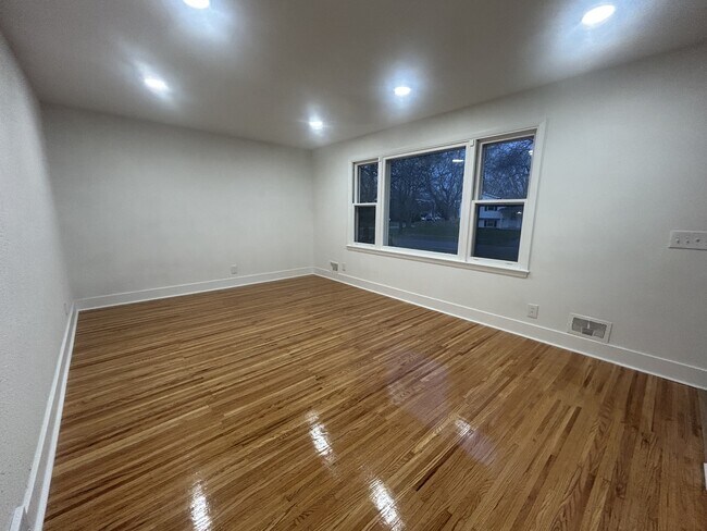 Building Photo - 149 Brookdale Park