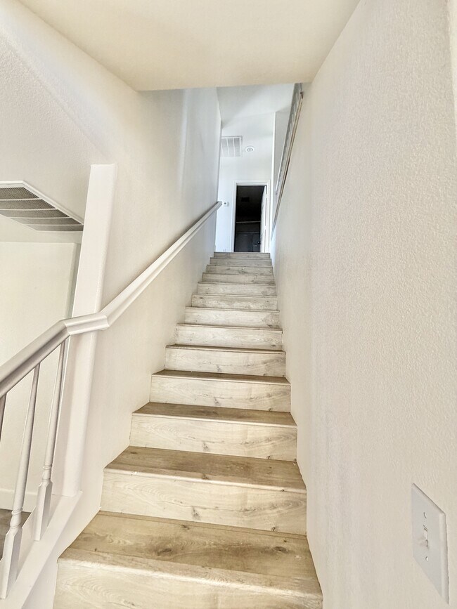 Building Photo - 5863 Rose Tiara Dr