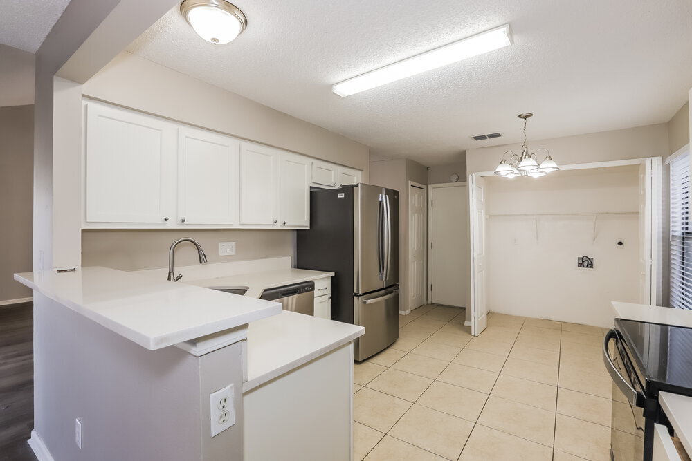 Building Photo - 2416 Kenwick Dr