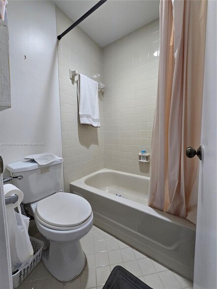 Building Photo - 605 NW 47th St