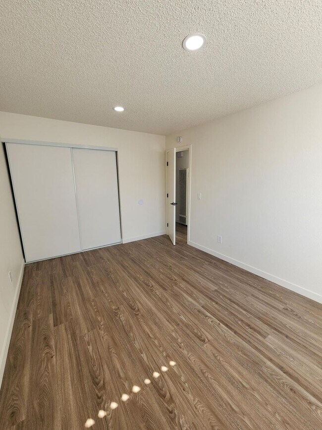 Building Photo - 123 W Olive Dr