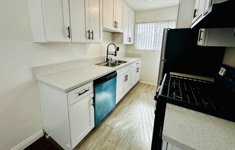 Primary Photo - 719 N Kingsley Dr