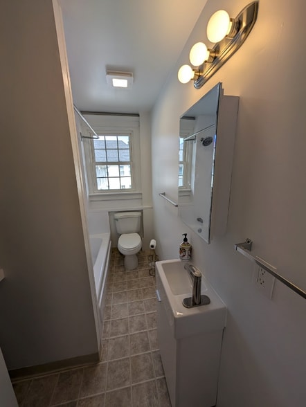Building Photo - 27 Darina Pl