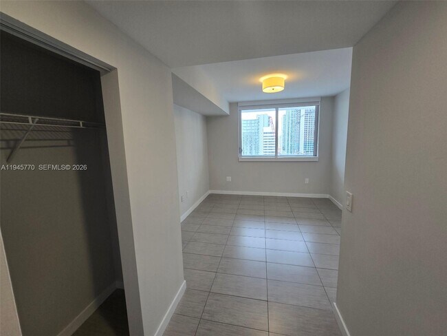 Building Photo - 117 SW 10th St