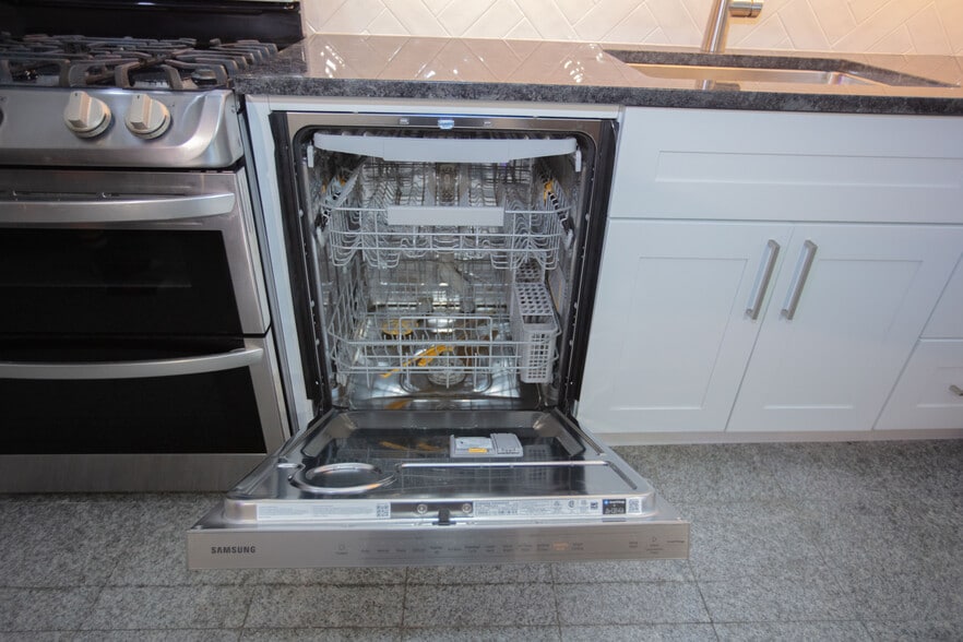 Building Photo - 86 Edgewood Ave