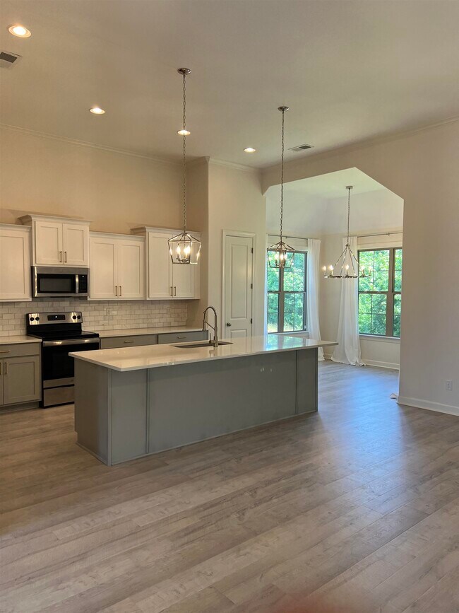 Building Photo - 9746 Woodland Fox Ln N