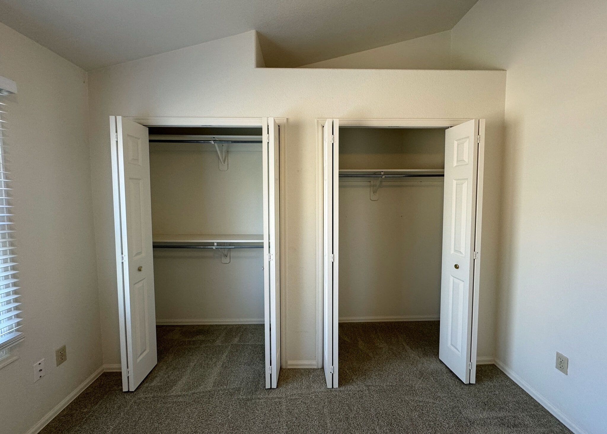 Building Photo - 6913 Yellowpine Dr