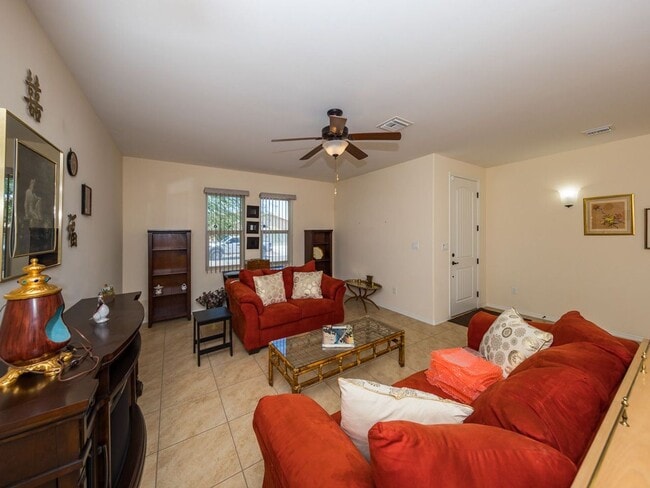 Building Photo - Furnished pool home for rent!