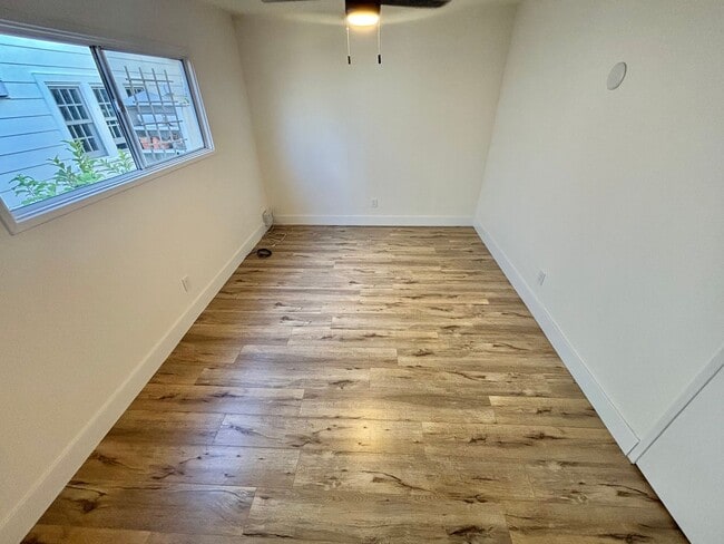 Building Photo - Fully Renovated 2bd/1ba! Just a block from...