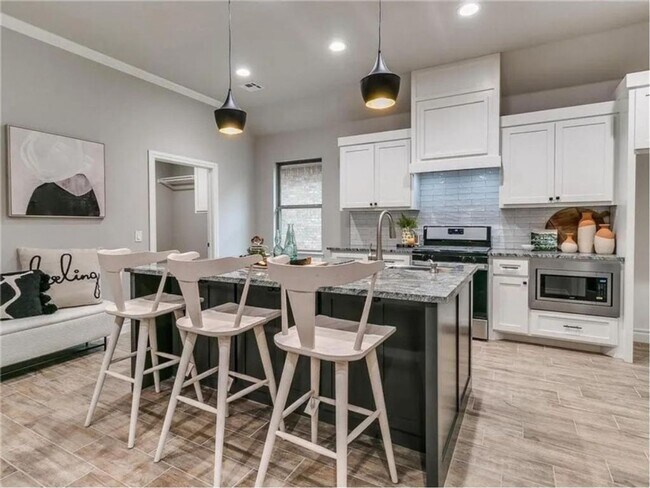 Building Photo - Gorgeous Newer Build! 4 Bed 3 Bath in Deer...