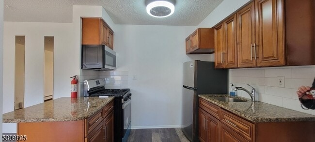 Building Photo - 17 Cuozzo St