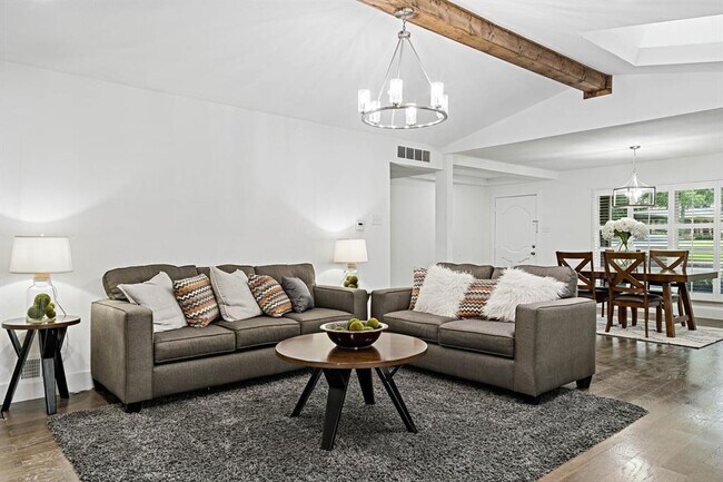 Building Photo - 11005 Carissa Dr