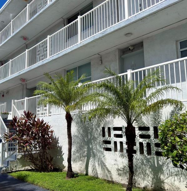 Building Photo - 10230 Collins Ave