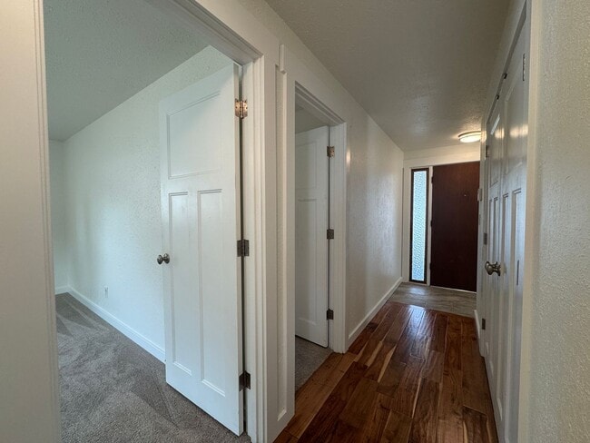Building Photo - 2-Bedroom, 1-Bath Home with Spacious Layou...