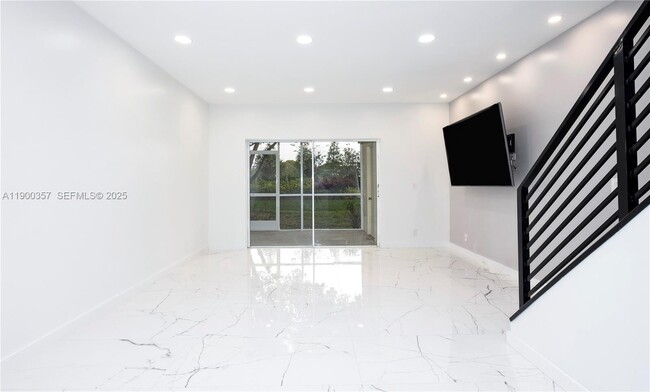 Building Photo - 16697 Hemingway Dr