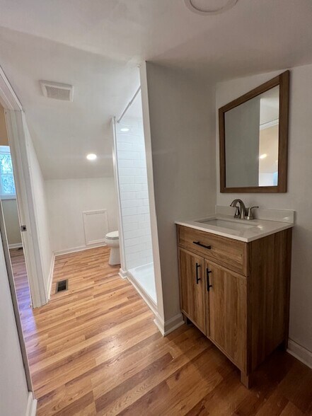 Building Photo - 229 E Washington St