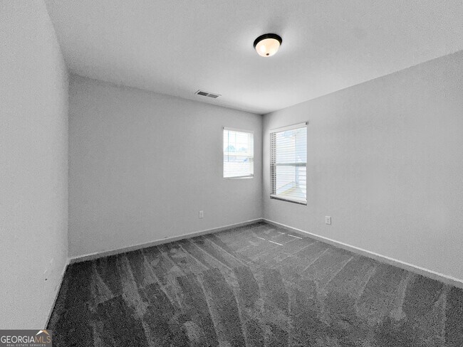 Building Photo - 241 Daisy Cir