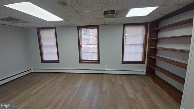 Building Photo - 117 S Warren St