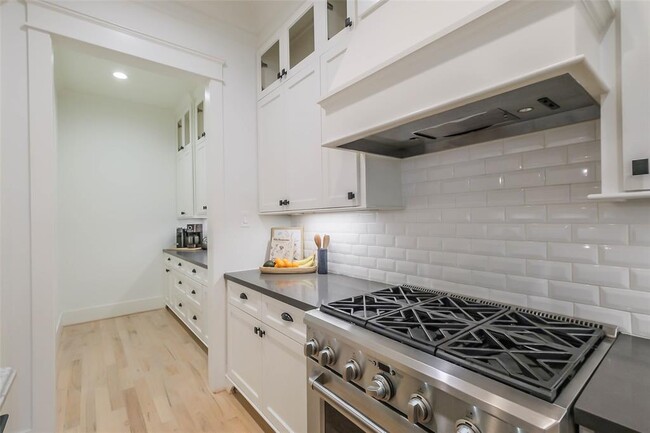 Building Photo - 508 W 26th St