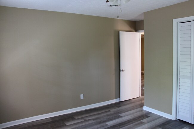 Building Photo - 505 Coventry Ct