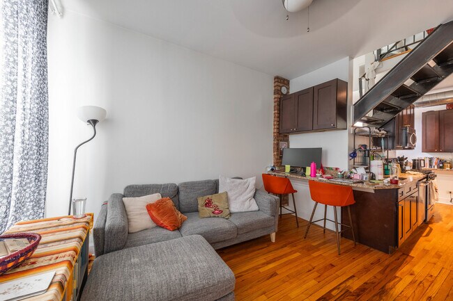 Building Photo - 1643 S Throop St