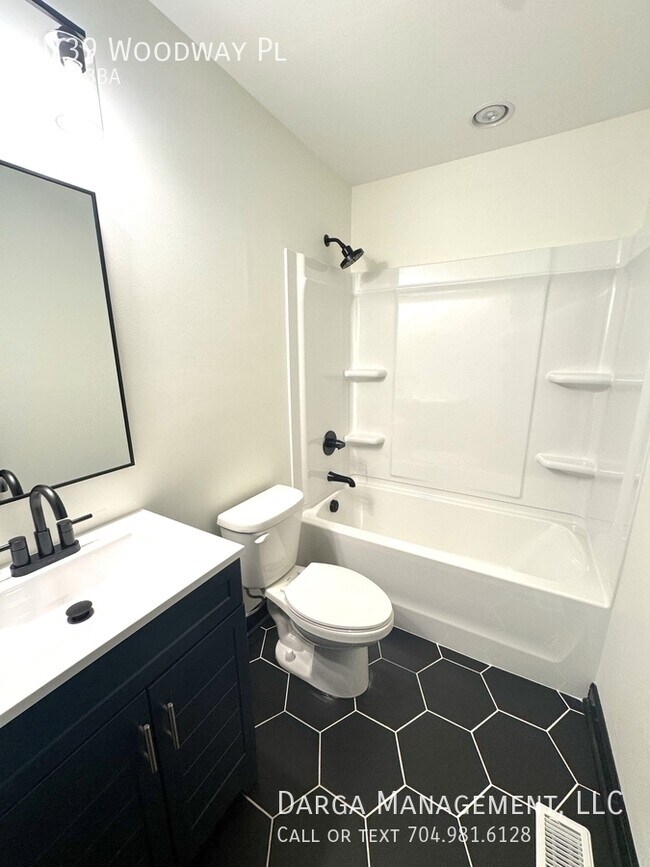 Building Photo - 4739 Woodway Pl