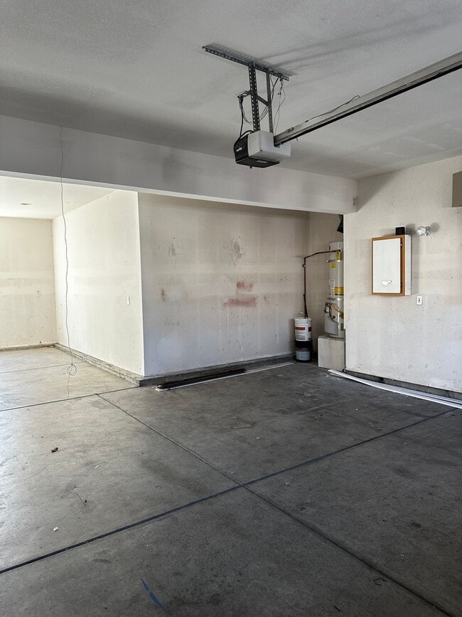 Building Photo - $1497.50 off first full months rent