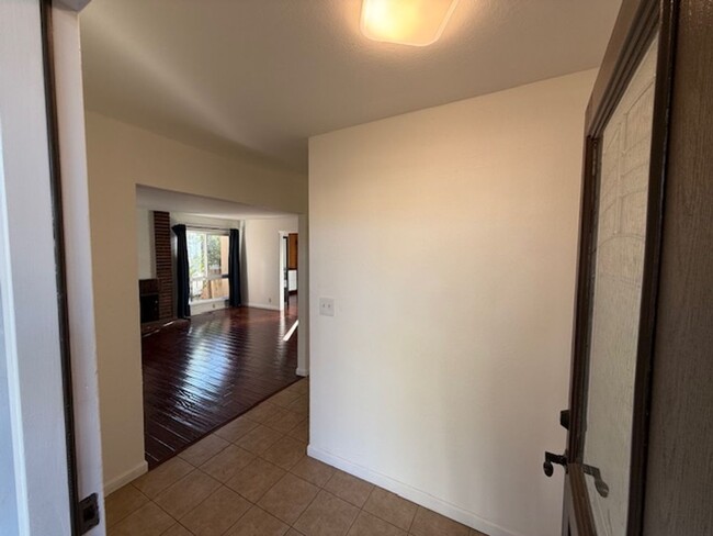 Building Photo - 3-Bedroom, 3-Bathroom Richmond Home Availa...