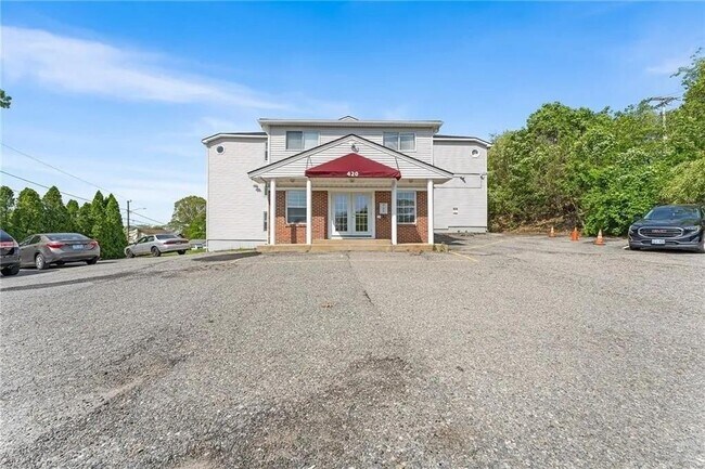 Building Photo - 420 Woodward Rd