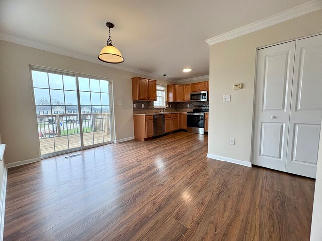 Building Photo - 3 Bedroom 2.5 Bathroom in York!