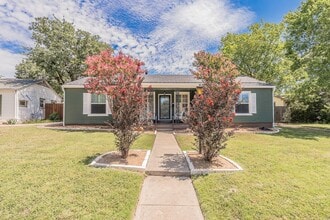 Building Photo - 2157 W Lotus Ave