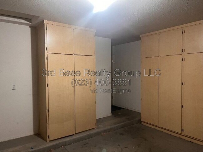 Building Photo - 22593 W Solano Dr