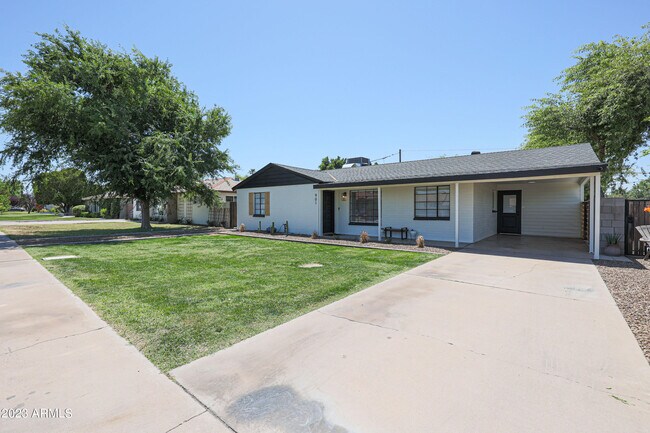 Building Photo - 901 W Berridge Ln