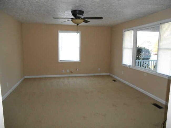 Building Photo - FOR LEASE- SINGLE FAMILY HOME IN MJ!
