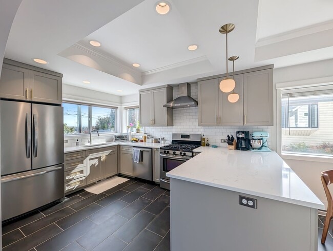 Building Photo - Elegant 3-Bedroom Home with Exceptional Craftsmanship in West Seattle