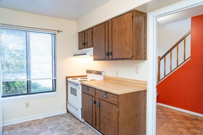 Building Photo - 1054 Cheshire Ct