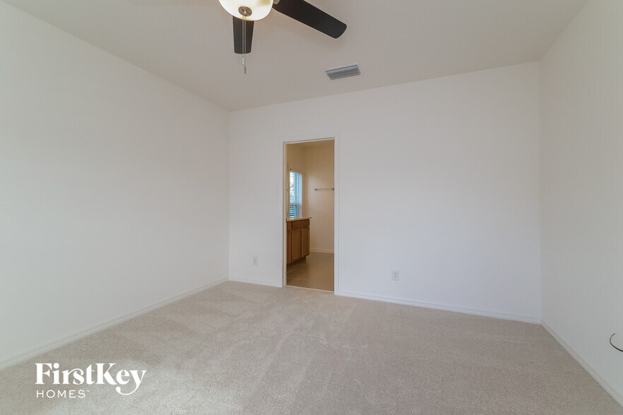 Building Photo - 705 Fiddlesticks Dr