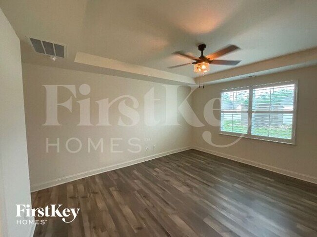 Building Photo - 5595 Siler St
