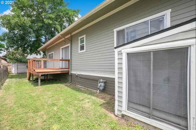 Building Photo - Tree House