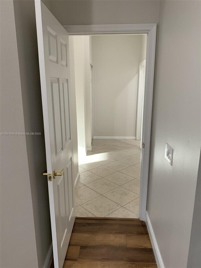 Building Photo - 2518 Bay Pointe Ct