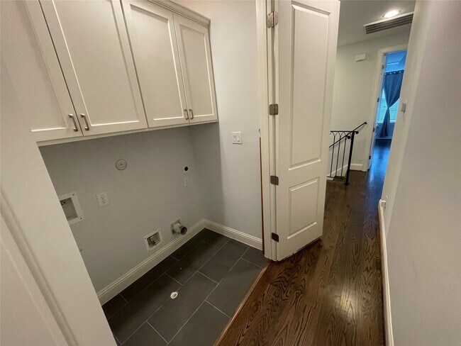 Building Photo - 15622 Broad St