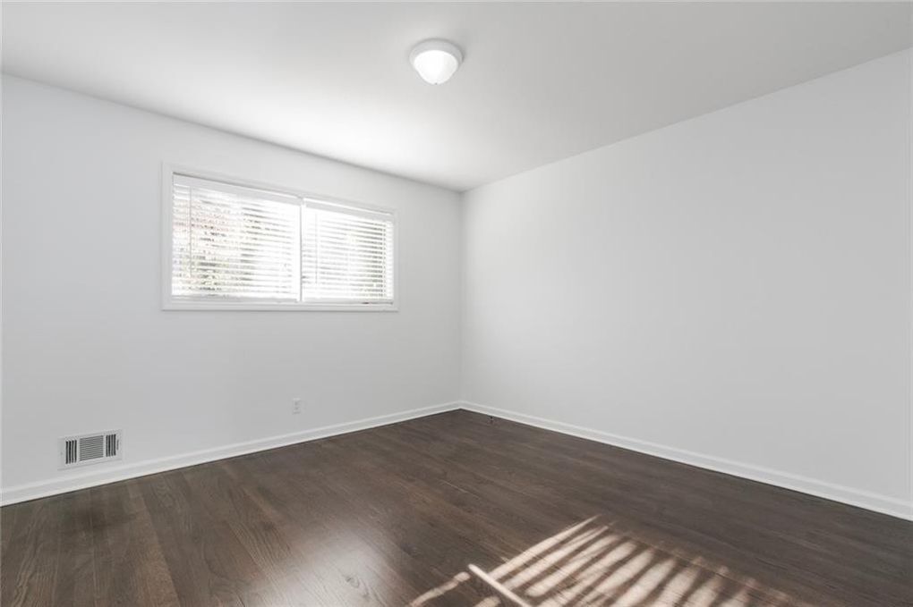 Building Photo - 5090 Heather Rd SE