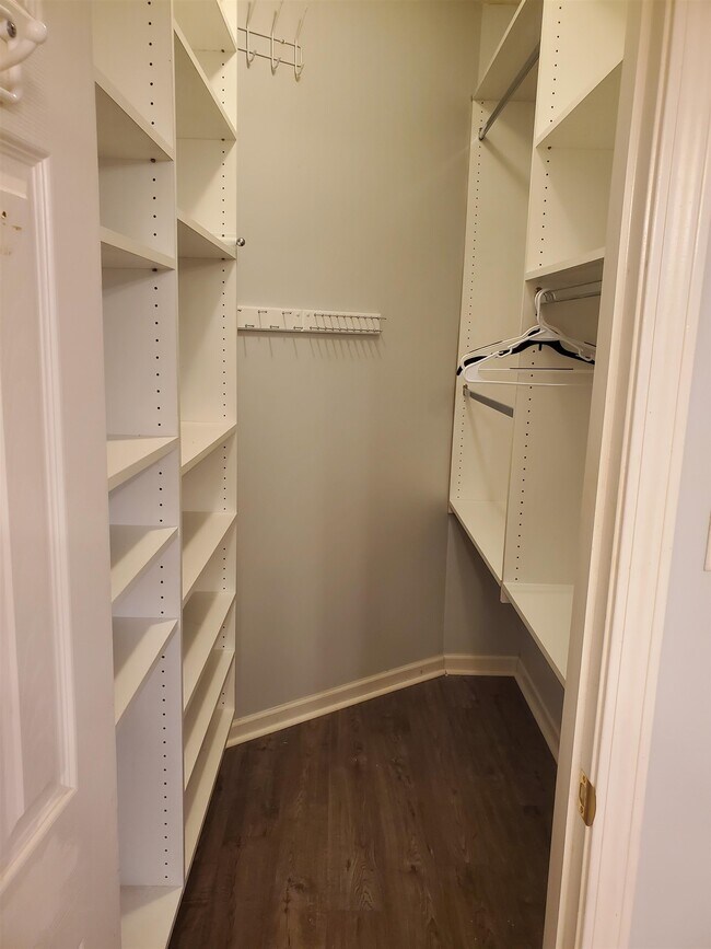 Building Photo - 8688 Eagle View Dr