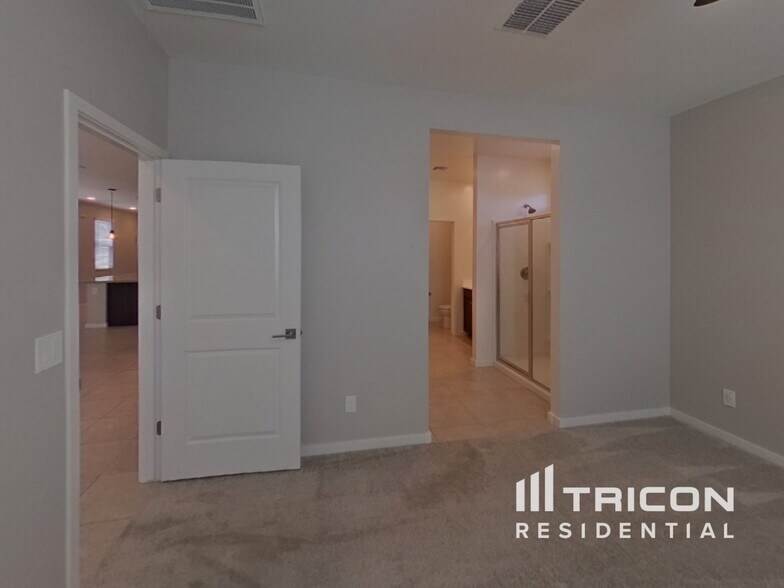Building Photo - 40381 W Hillman Dr