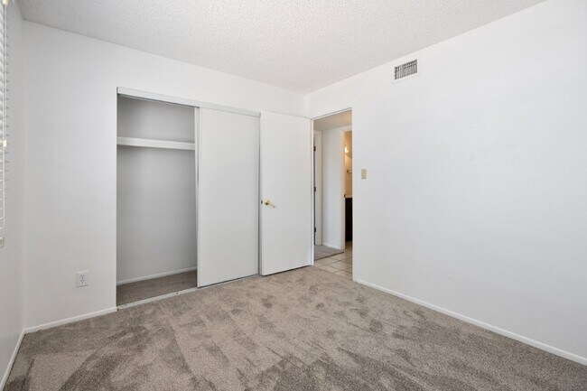 Building Photo - 2104 E Cornell Dr