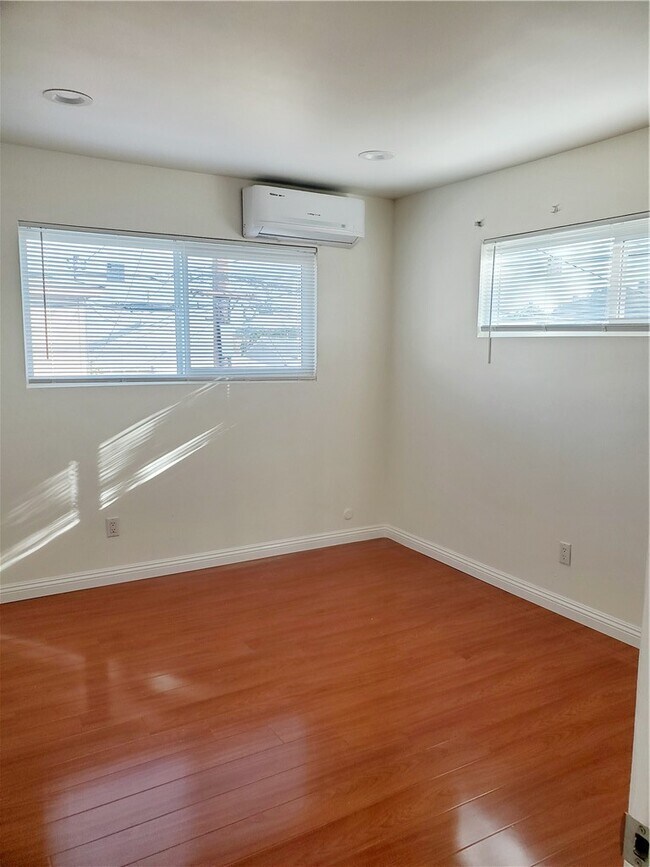 Building Photo - 2214 Orange Grove Ave