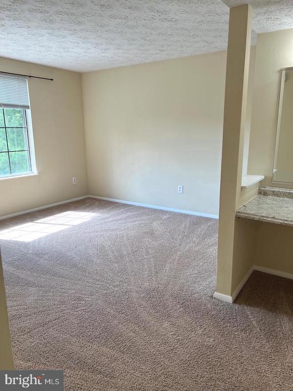 Building Photo - 8357 Claremont Woods Dr