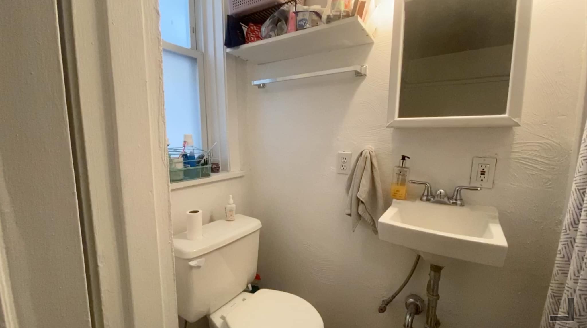 Building Photo - 218 N Craig St