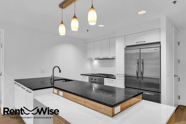 Building Photo - 631 Folsom St