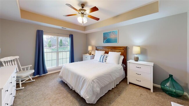 Building Photo - 1067 E Poplar St